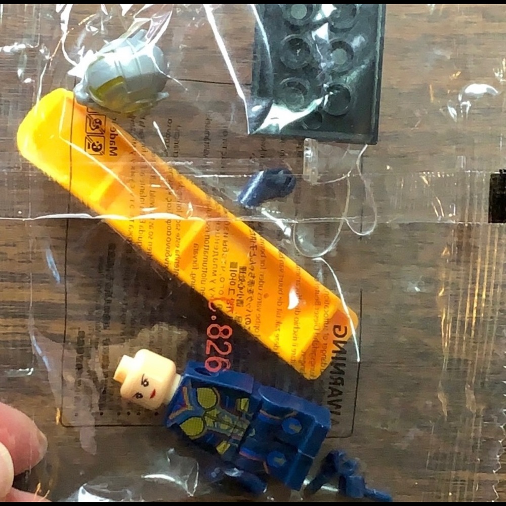 LEGO Minifigure Wasp (?) wings blue gold helmet Collectable Toy